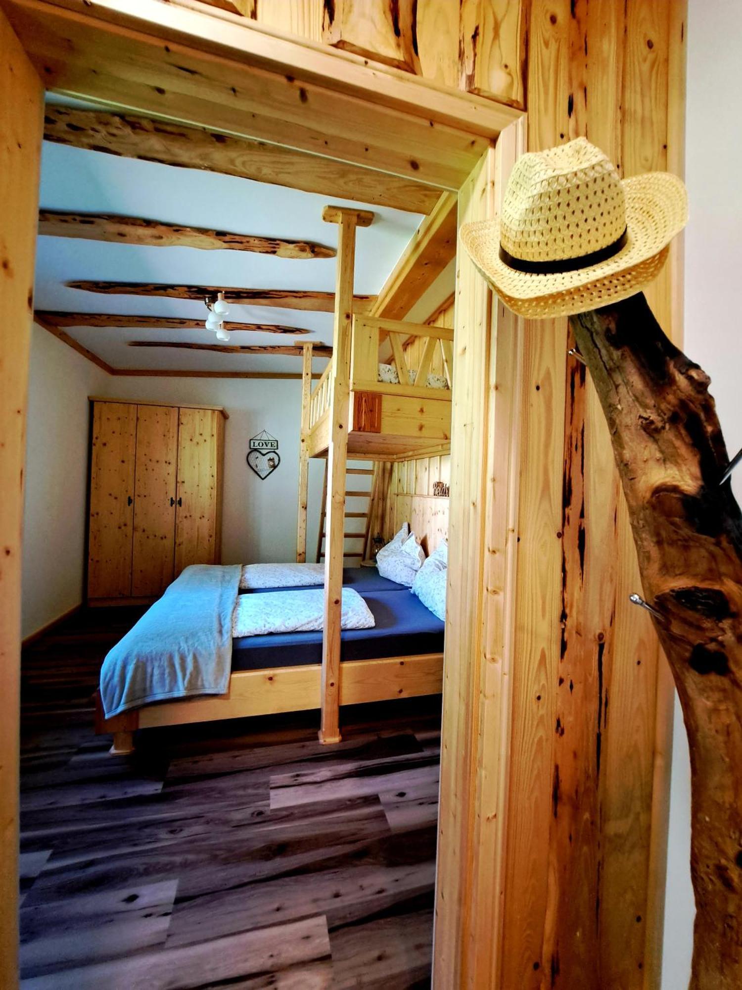 Erlebnisbauernhof Gutschi Ranch Kamp Szoba fotó